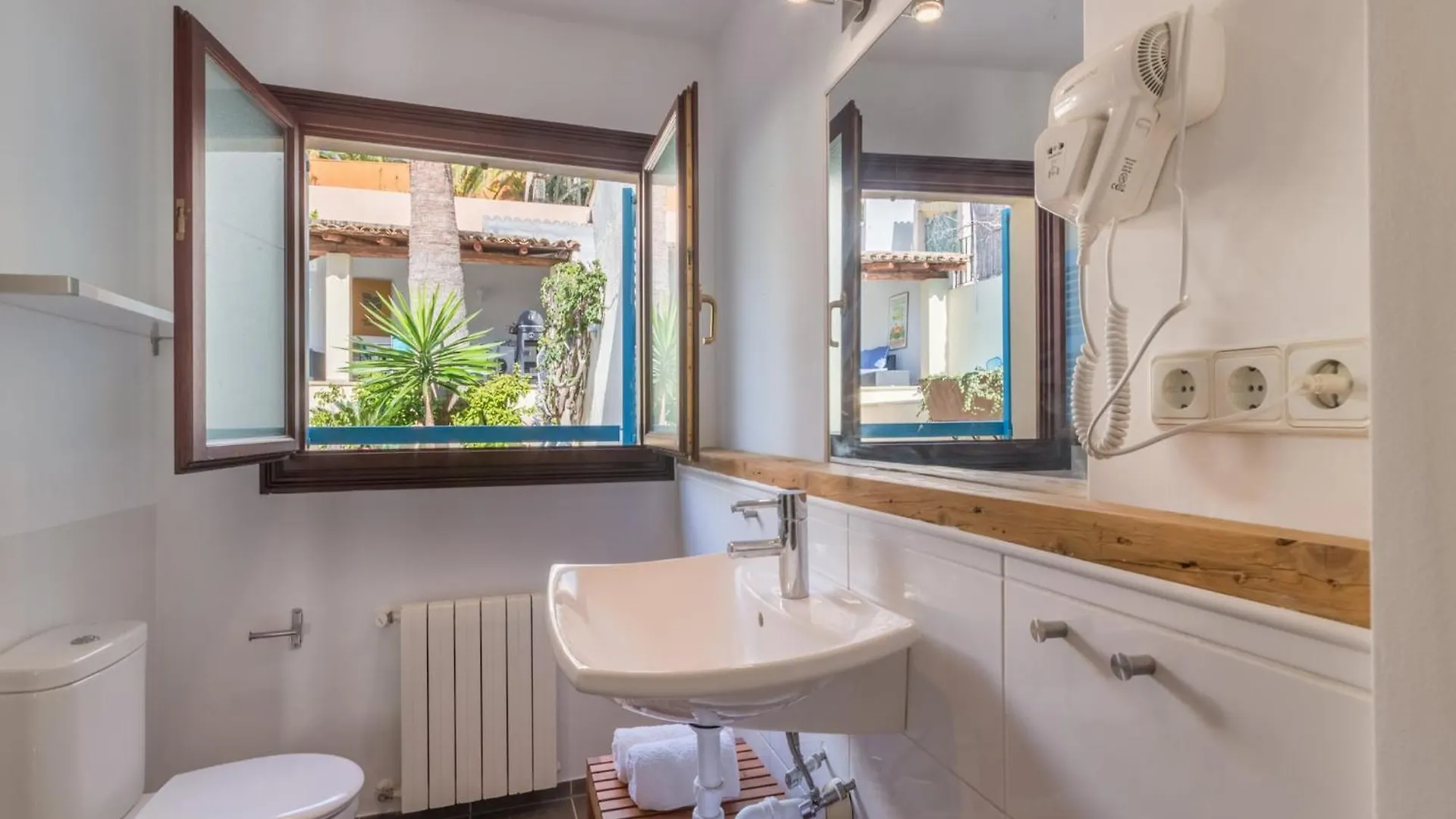 Charming Holiday Home In Capdepera Spanien